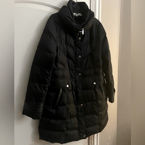 “Kenneth Cole “coat for women.Very good condition,like new.Size-XL,color black. - Picture 2 of 10